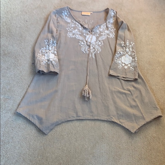 Beige tunic top with white embroidery - Picture 1 of 2
